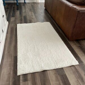 Polar White Plush Rug 3' x 5' with standard pad